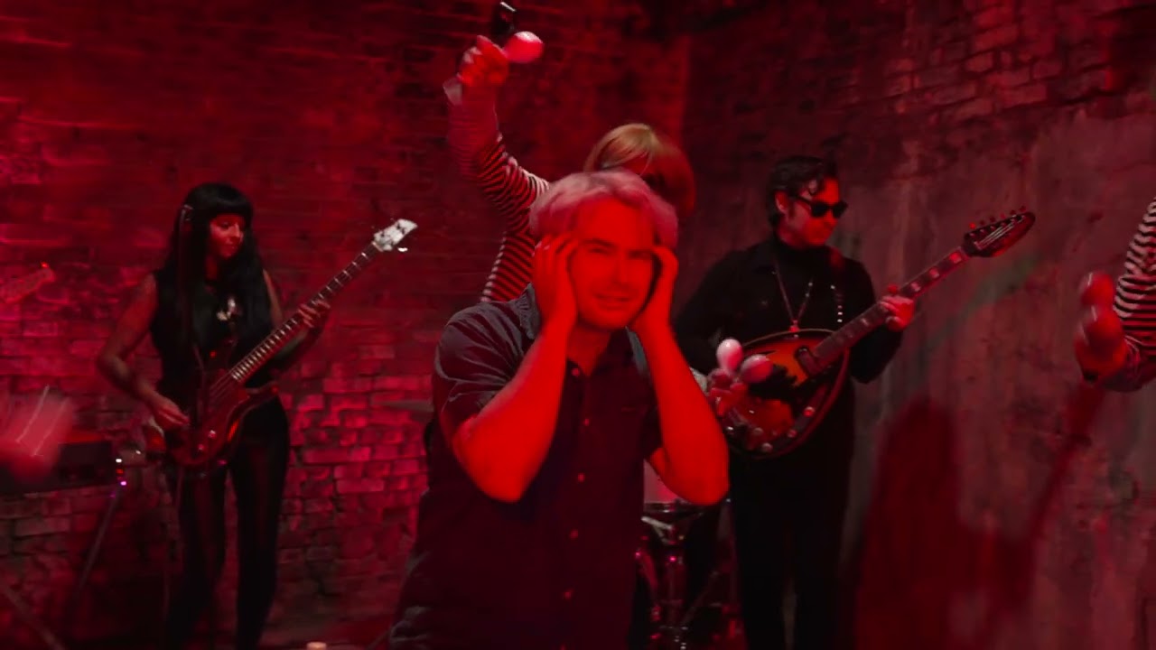 Acapulco Lips "Slowly Disappearing" (Official Video)