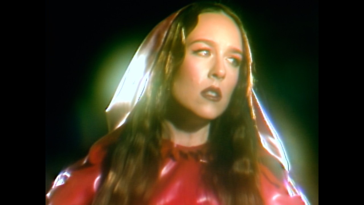 Allie X - Galina ft. Empress Of (Official Video)