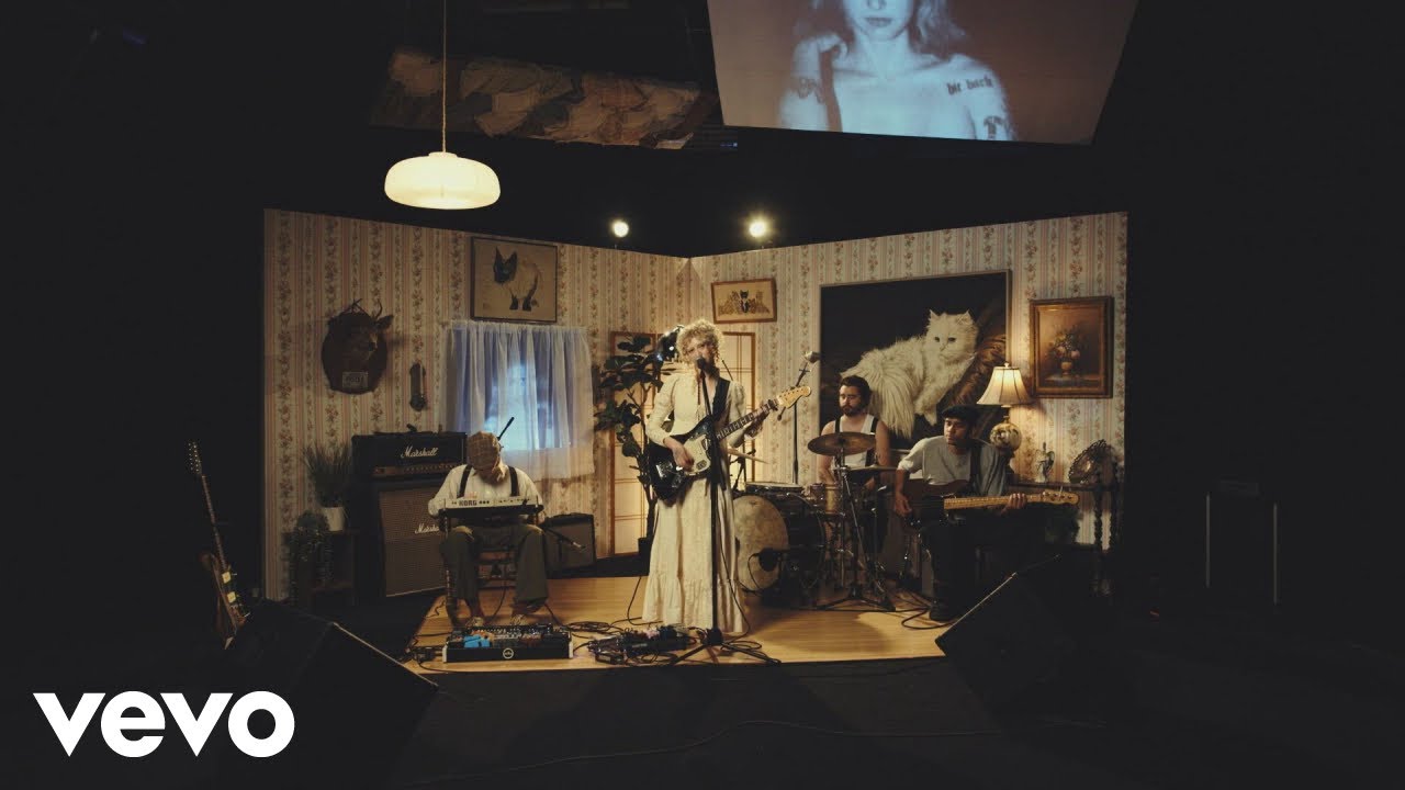meg elsier - sportscar (live) - spittake dress rehearsal