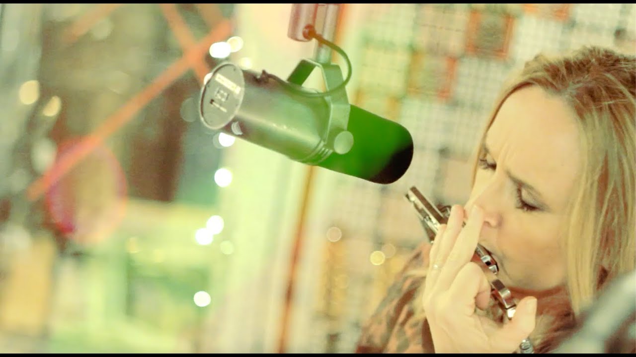 Melissa Etheridge - One Way Out (Music Video)
