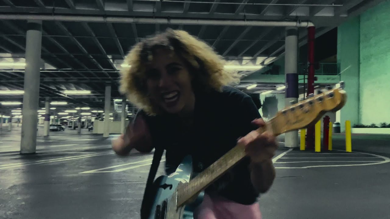 Lani Renaldo  - "help!" (Official Video)