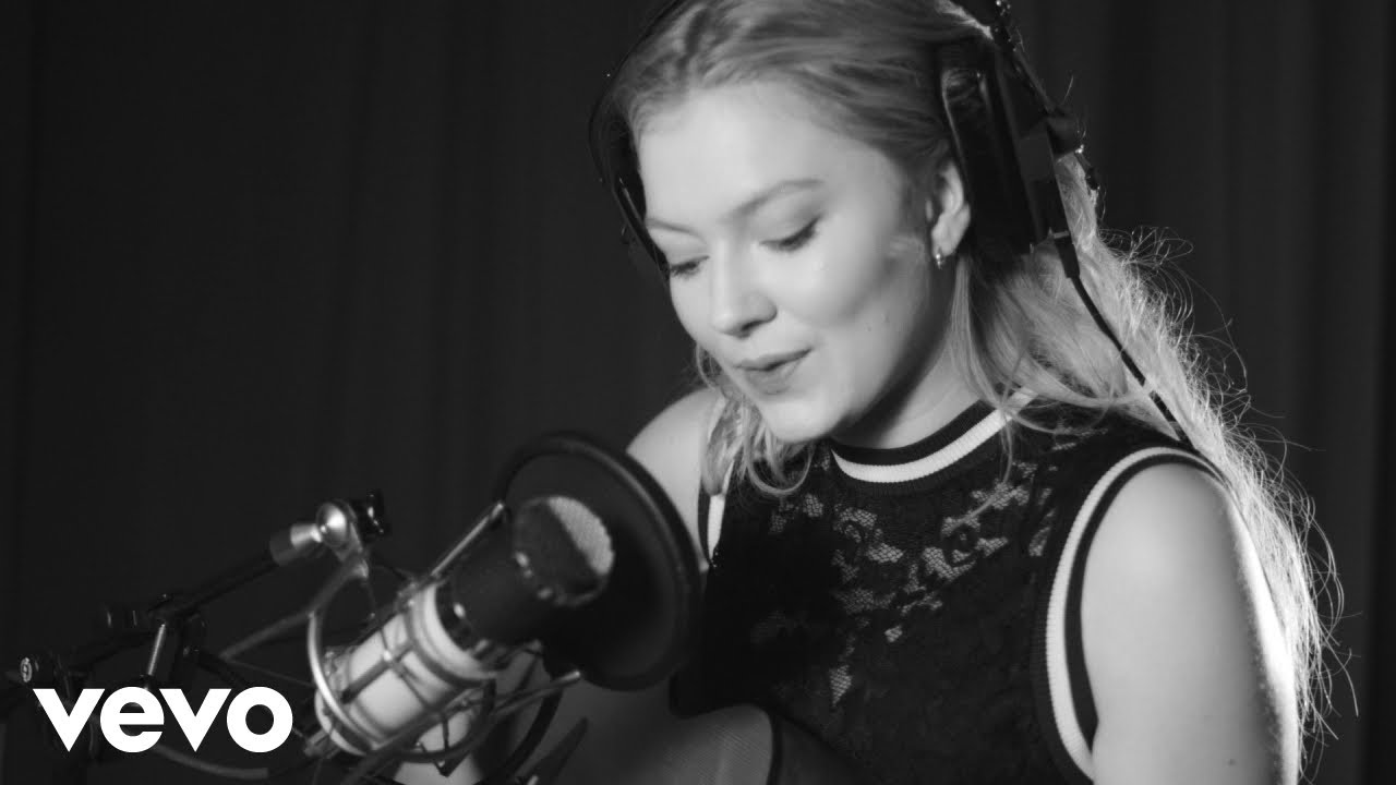 Astrid S - Jump (Live From The Studio)