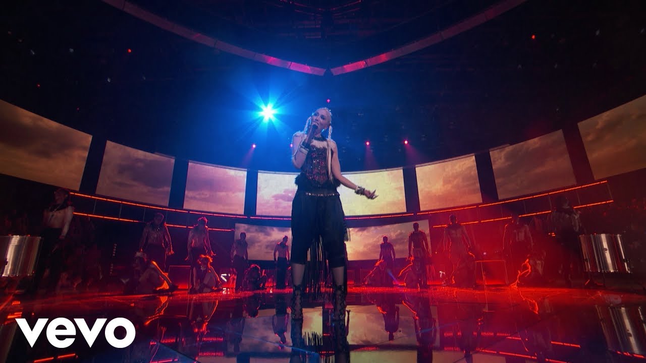 Gwen Stefani - Misery (Live on The Voice)