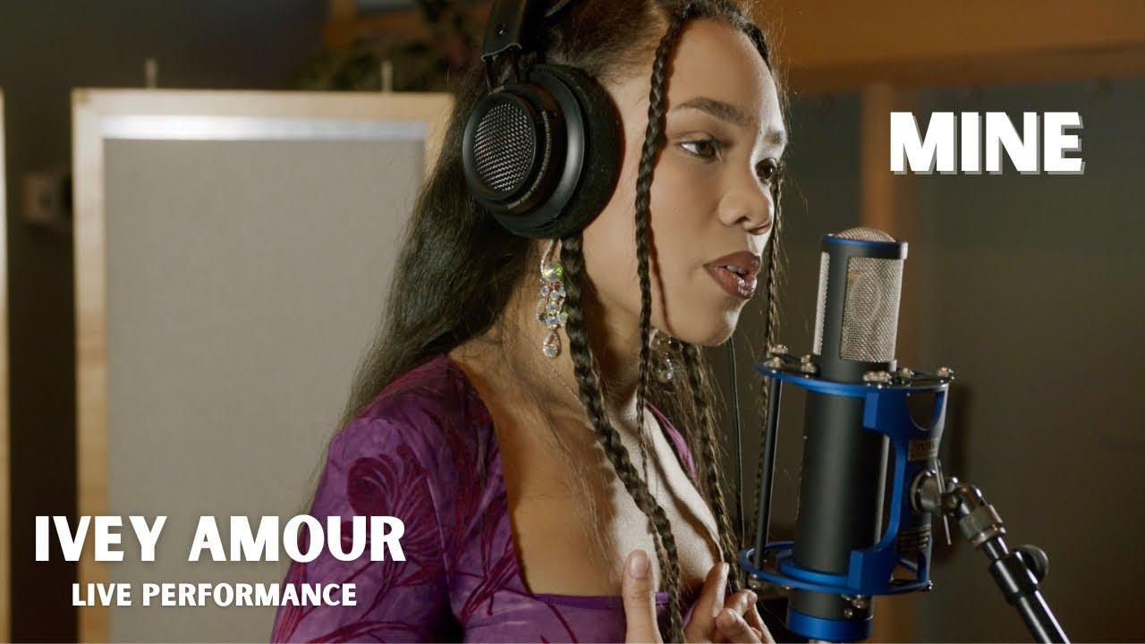 Ivey Amour - Mine (Live Performance)
