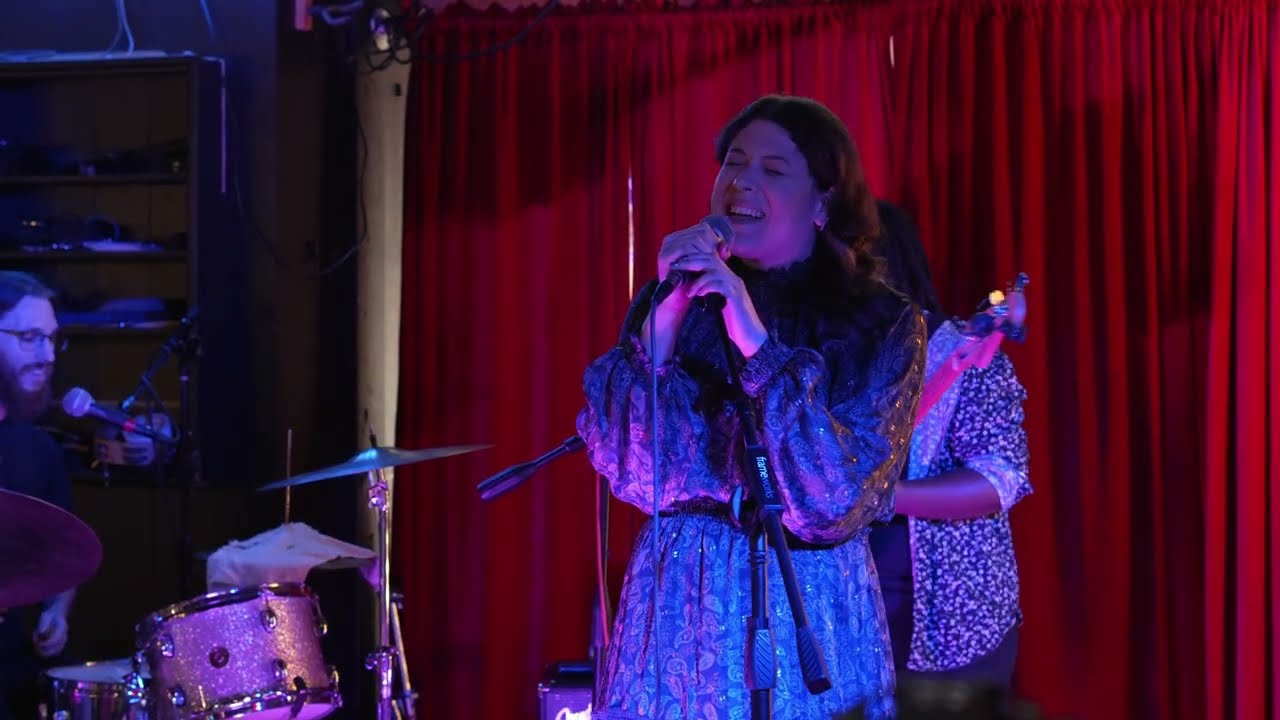 Marion Shaina - Skinny Dipping (Live Performance)