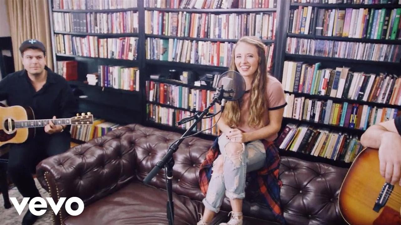 Emily Hackett - Nostalgia (Acoustic Performance)