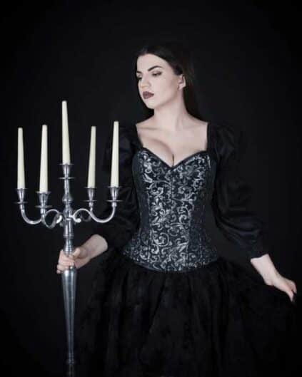 why you should wear a corset for a curvier look