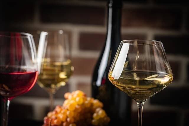 white wine in a glass 2025 01 09 06 04 38 utc