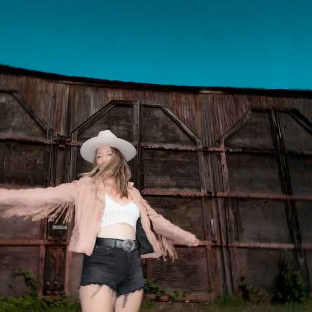 elli hart don't be the victim single artwork photo by freya photography