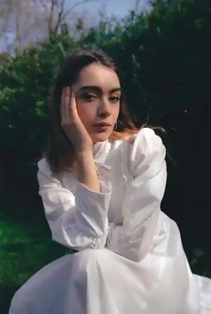 liv bloore press shot 3 by amelia hawes